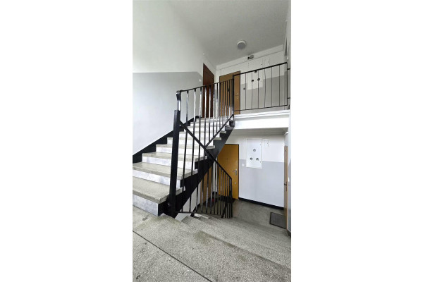 Warszawa, Praga-Południe, Ostrobramska, Jasne 2 pok z loggią i oknami w kuchni i łazience ,Grochów