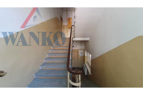 Warszawa, Śr&oacute;dmieście, Mir&oacute;w, Sienna, Sienna 89, z miejscem post. na zamykanym podw&oacute;rzu.