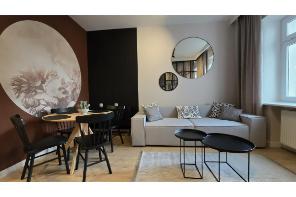 warszawski, Mokot&oacute;w, Warszawa, Belwederska, Nowe wnętrze w zabytkowej kamienicy przy Łazienkach