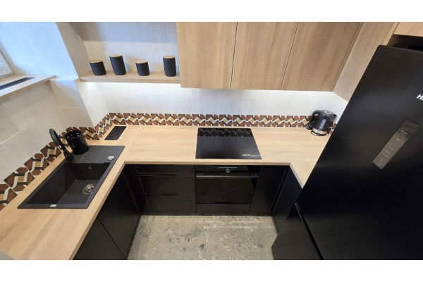 warszawski, Mokot&oacute;w, Warszawa, Belwederska, Nowe wnętrze w zabytkowej kamienicy przy Łazienkach