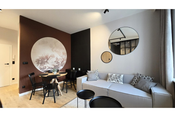 warszawski, Mokot&oacute;w, Warszawa, Belwederska, Nowe wnętrze w zabytkowej kamienicy przy Łazienkach