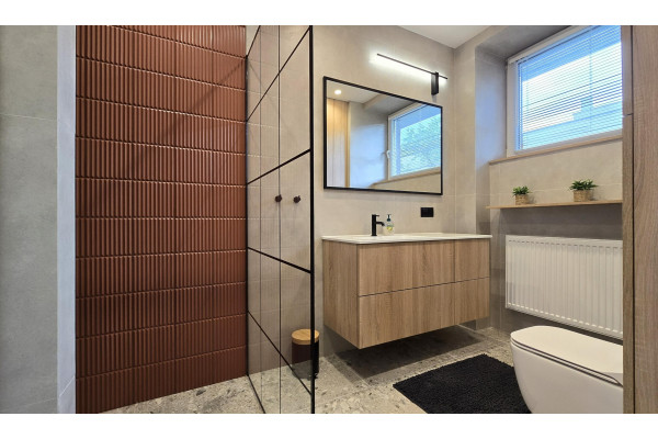 warszawski, Mokot&oacute;w, Warszawa, Belwederska, Nowe wnętrze w zabytkowej kamienicy przy Łazienkach