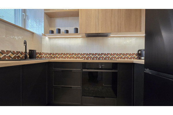 warszawski, Mokot&oacute;w, Warszawa, Belwederska, Nowe wnętrze w zabytkowej kamienicy przy Łazienkach