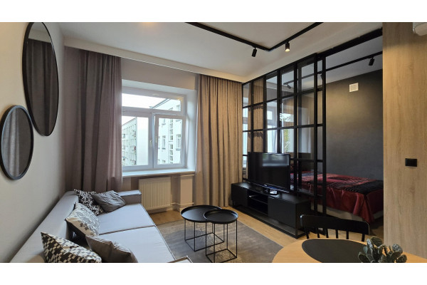 warszawski, Mokot&oacute;w, Warszawa, Belwederska, Nowe wnętrze w zabytkowej kamienicy przy Łazienkach