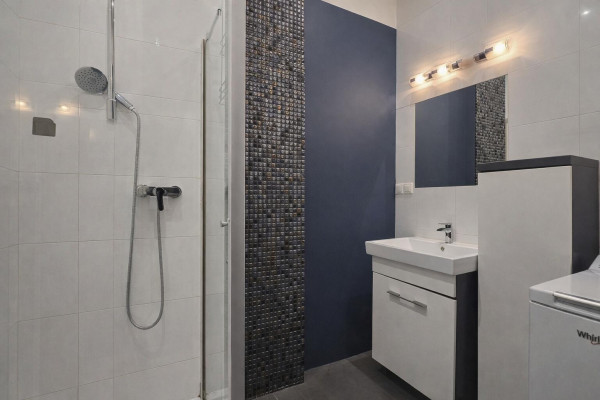 Warszawa, Praga-P&oacute;łnoc, św. Wincentego, 3 pokoje | wys. 3,25 m | dwustronne | garaż | 2010