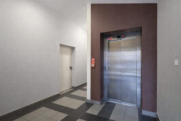 Warszawa, Praga-P&oacute;łnoc, św. Wincentego, 3 pokoje | wys. 3,25 m | dwustronne | garaż | 2010