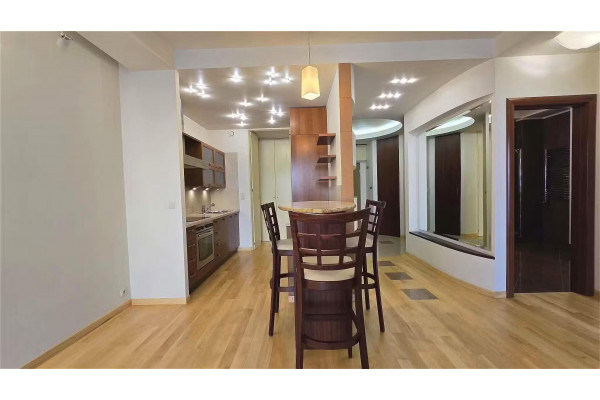 Warszawa, Śr&oacute;dmieście, Nalewki, Ciche mieszkanie z komfortową przestrzenią dzienną, Muran&oacute;w, Nalewki